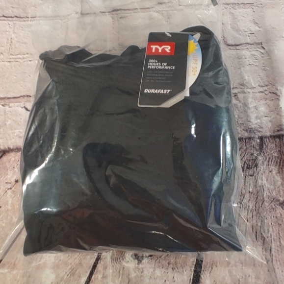 TYR Durafast Black Swimsuit One Piece Scoop Neck Center Lift Size 20 NWT - Picture 4 of 12